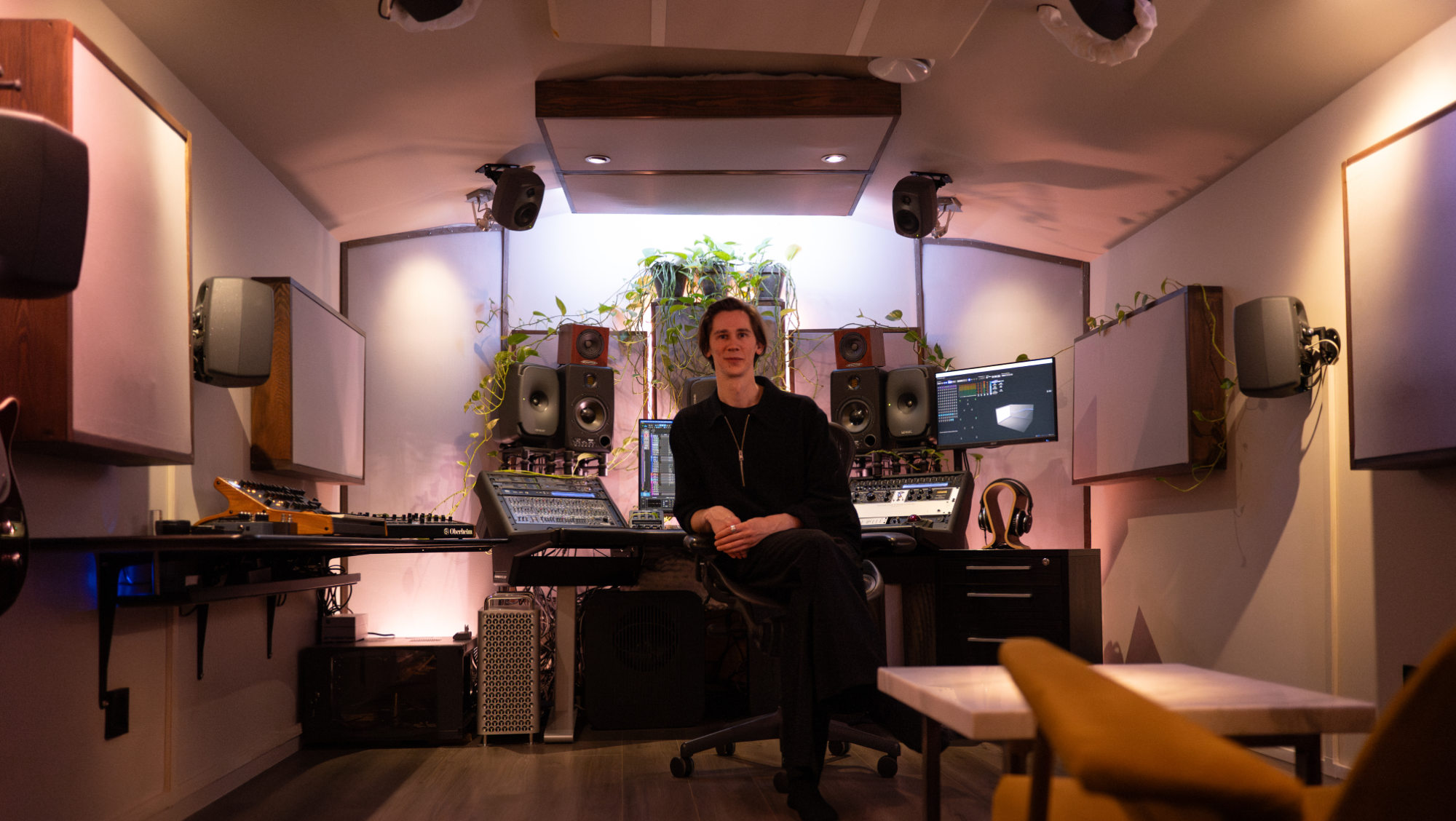 Gabriel Lundh in studio